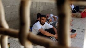 الاحتلال يغتال خمسة أسرى فلسطينيين في السجن