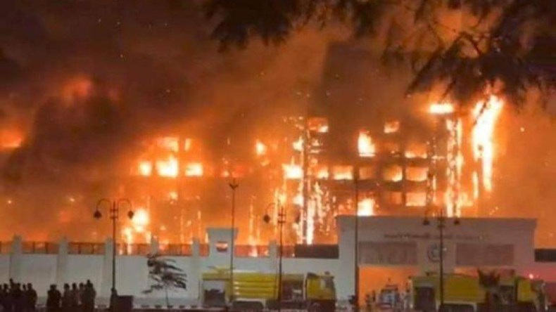 بالفيديو.. حريق ضحم يلتهم مديرية أمن الإسماعيلية بمصر