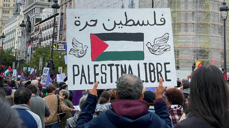 مسيرة في مدريد تنديدا بجرائم الإحتلال (فيديو)