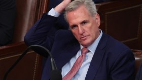 في سابقة تاريخية.. مجلس النواب الأمريكي يعزل رئيسه