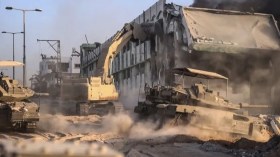 بالفيديو.. جيش الاحتلال يقتحم مجمع “الشفاء”  بغزة وهذا تعليق حماس!