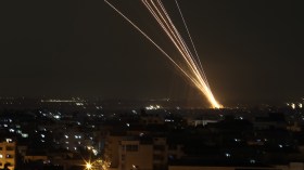 كتائب القسام تقصف تل أبيب ردّا على استهداف المدنيين