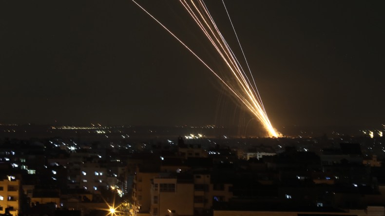 كتائب القسام تقصف تل أبيب ردّا على استهداف المدنيين