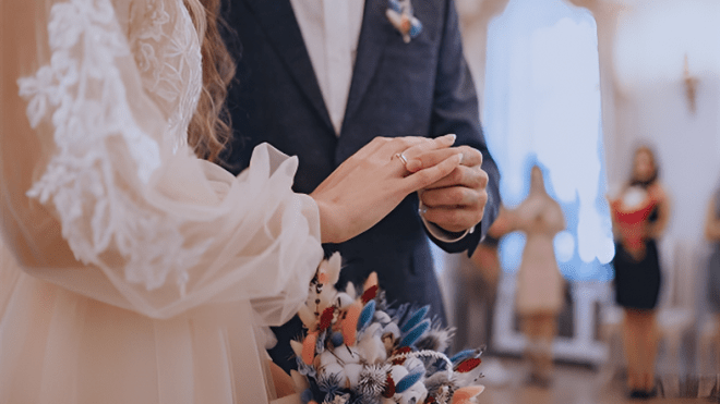فتيات يدفعن ثمن الحلم