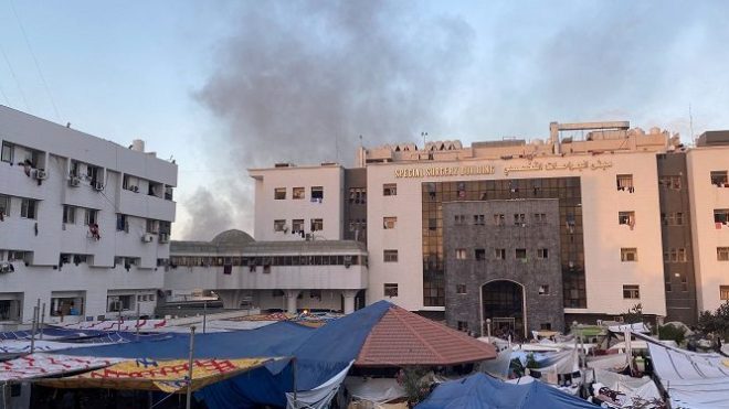الاحتلال يواصل حصار وقصف مجمّع الشفاء الطبي في غزة