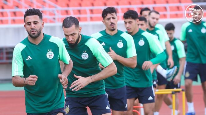 المنتخب الوطني يواصل استعداداته بتعداد مكتمل