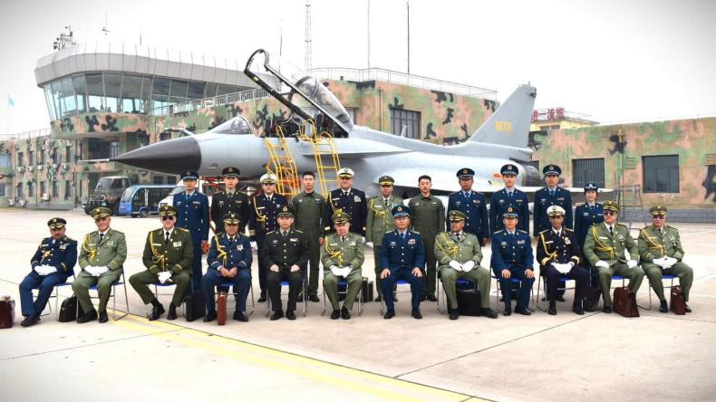 الفريق أول شنقريحة يزور الوحدة الـ72 للقوات الجوية الصينية (صور)