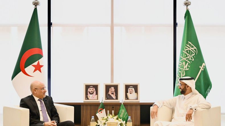 زيتوني يدعو إلى تطوير التبادلات التجارية بين الجزائر والسعودية