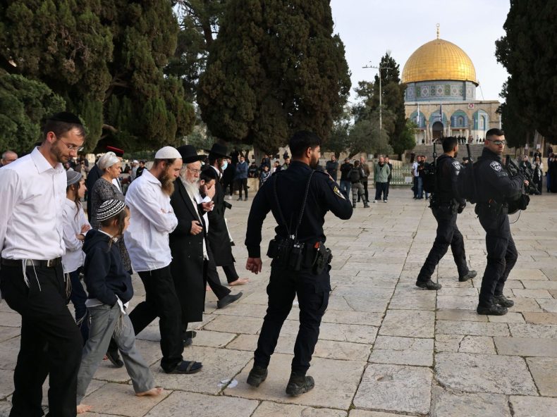 Jérusalem: Les colons profanent la Mosquée Al-Aqsa