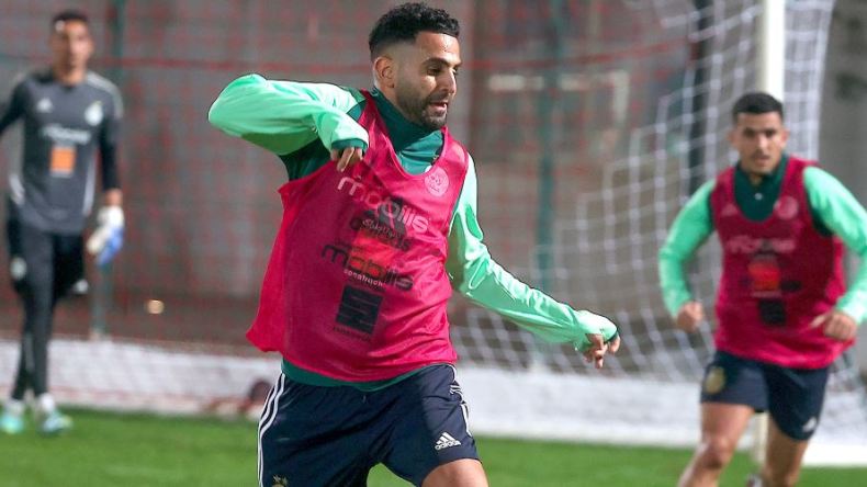 “كنت قادرا على البقاء في السيتي.. أنا أحق بالكرة الذهبية من الحارس المغربي”