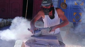 داء السيليكوز يواصل الفتك بأبناء تكوت بسبب حرفة الموت