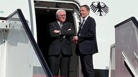 الرئيس الألماني ينتظر بالطائرة نصف ساعة قبل استقباله في الدوحة (فيديو)