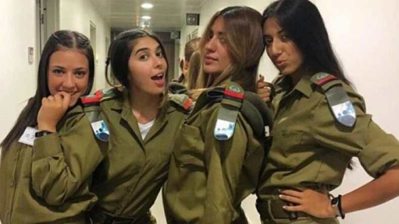 جيش “راقصات التيك توك” و”عارضات الأزياء”.. ما قصة مجندات الاحتلال؟