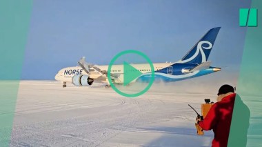 Une Première! Un Boeing 787 Dreamliner se pose en Antarctique sur la neige (VIDEO)