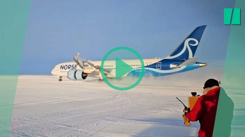 Une Première! Un Boeing 787 Dreamliner se pose en Antarctique sur la neige (VIDEO)