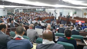 Projet de loi presse écrite et électronique: libérer les médias de “l’emprise de l’argent”