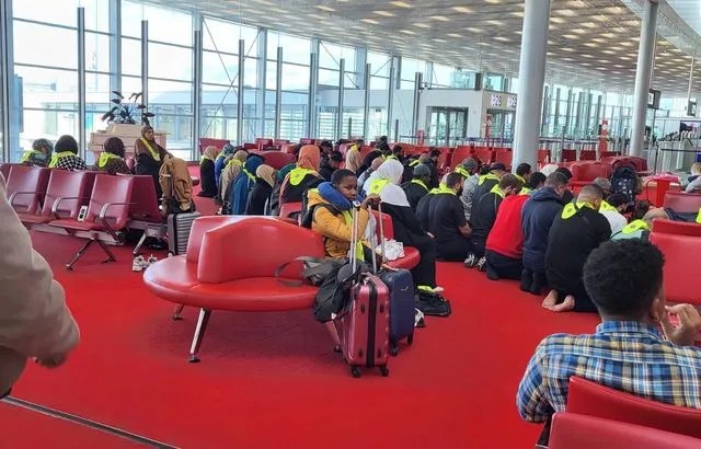 Une prière musulmane collective à Roissy. Réaction du PDG d’Aéroports de Paris