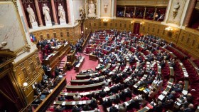 Immigration: le Sénat français durcit les conditions du “regroupement familial”