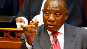 Le président sud-africain accuse Israël de “crimes de guerre” et “génocide” à Gaza