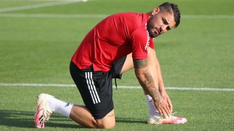 مَن الأحقّ بِنيل “الكرة الذّهبية”؟ ديلور يردّ