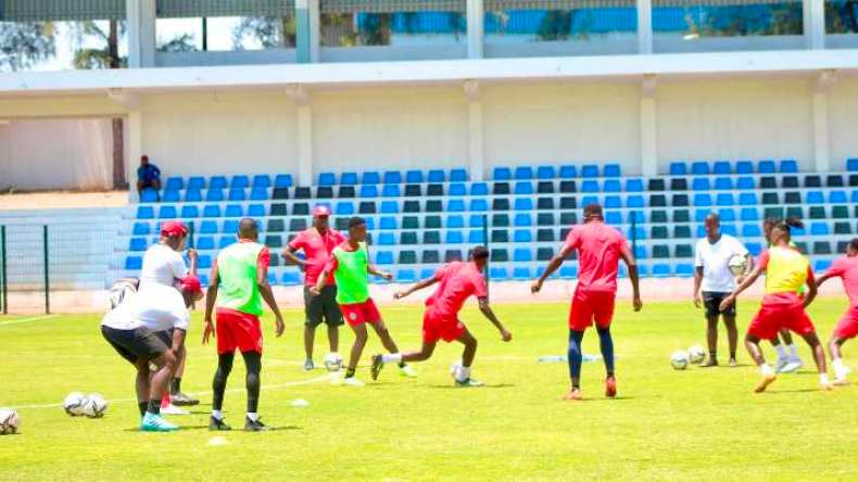 مُنافس الجزائر يستنجد بِثلاثة لاعبين جدد