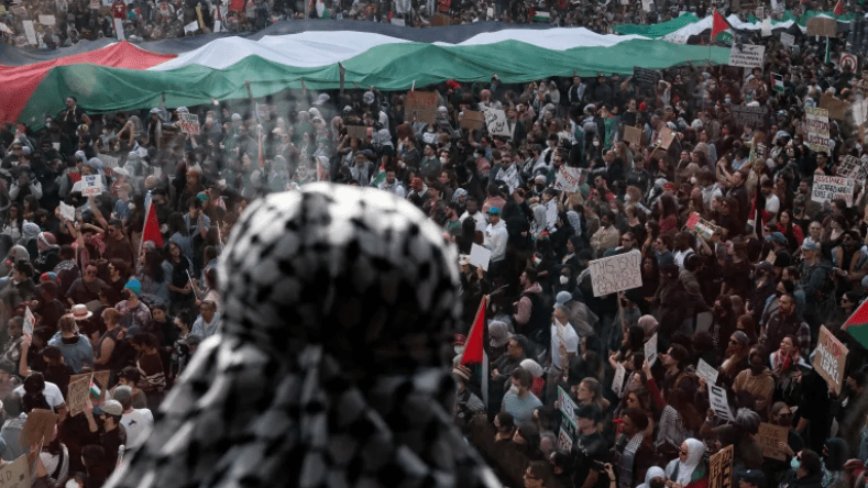 بالفيديو.. مظاهرة تاريخية بواشنطن ضد بايدن “شريك الإبادة” في غزة