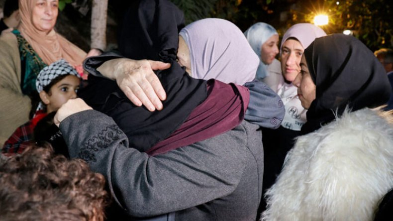 قصص صمود وكفاح من المفرج عنهم باتفاق الهدنة