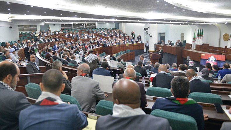 نواب يرافعون لضبط سوق الإشهار العمومي