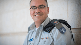 يبرّر للجيش الإسرائيلي جرائمه.. 17 معلومة عن أفيخاي أدرعي