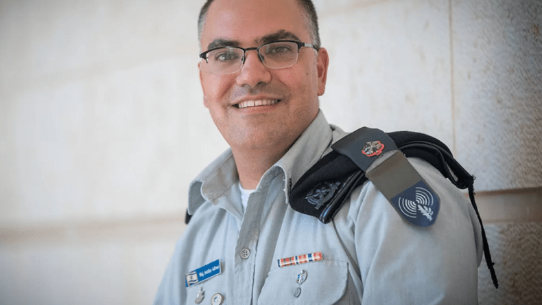 يبرّر للجيش الإسرائيلي جرائمه.. 17 معلومة عن أفيخاي أدرعي