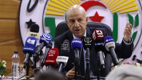 بن مبارك وجها لوجه مع نواب “الافلان” لأول مرة