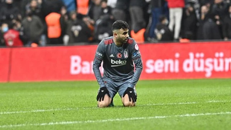 بِالفيديو: غزال يُصاب بعد 5 دقائق فقط والمدرب يقول إنّه خرج باكيا