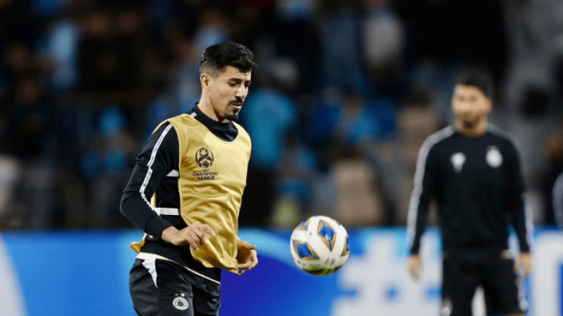 بغداد بونجاح خيار بلماضي في الكان رفقة عمورة كرأس حربة