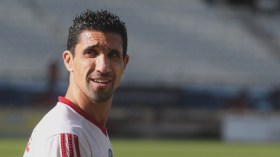 هل يُواصل اللّعب بِعمر 50 سنة؟ أكرور يردّ