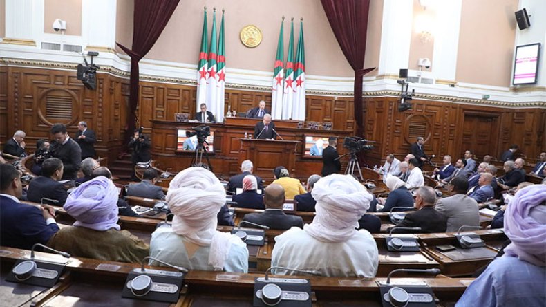 البرلمان يطوي قانوني العقار الصناعي وأراضي الدولة