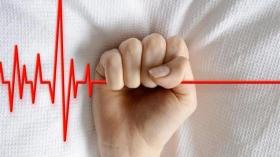 شاهد كيف عادت طفلة من غزة للحياة بعد توقف قلبها جراء القصف!