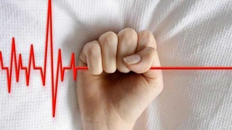 شاهد كيف عادت طفلة من غزة للحياة بعد توقف قلبها جراء القصف!