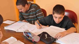 أولياء يحولون أبناءهم من الدروس الخصوصية الجماعية إلى الانفرادية