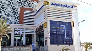 القرض الشعبي الجزائري يقترح تمويلا لاقتناء حافلات جديدة لنقل المسافرين