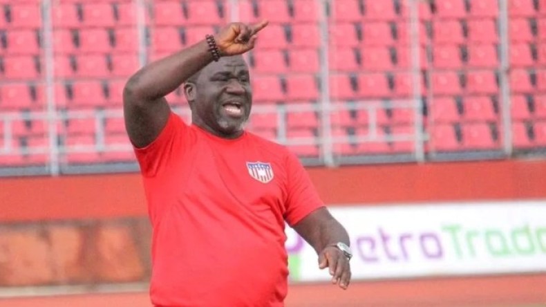 غياب مدرب ليبيريا عن تصفيات المونديال بعد تهديده بِالقتل