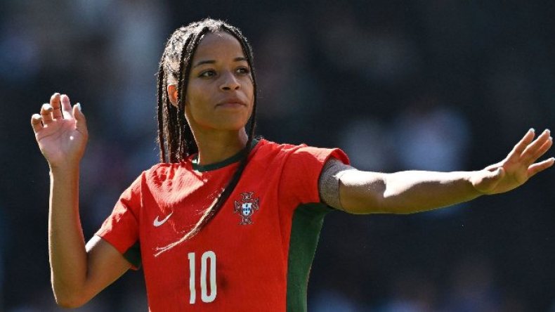 لاعبة برتغالية: أوقفوا حرب الإبادة التي يشنّها الصّهاينة ضدّ الفلسطينيين