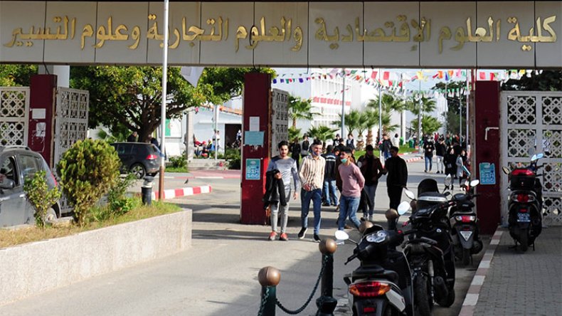 دروس مسائية ومكتبات مفتوحة للطلبة وندوات فكرية ليلا