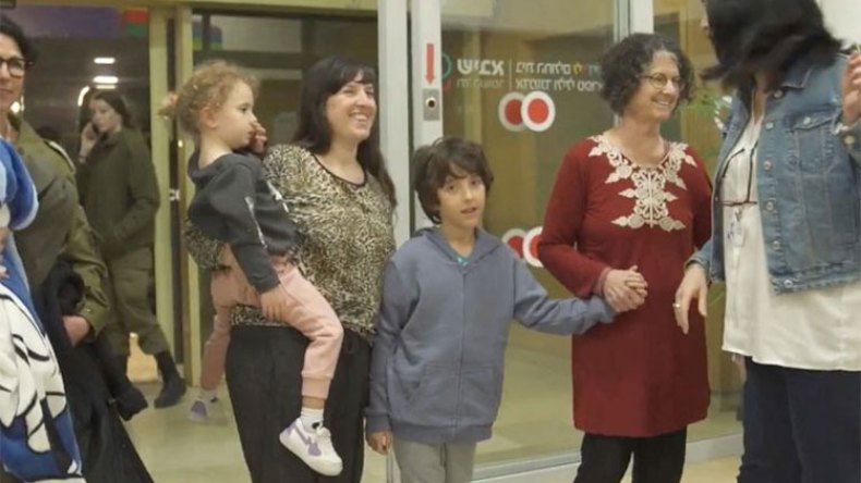 5 رسائل أوصلتها حماس للاحتلال عبر تسليم الأسرى في شمال القطاع