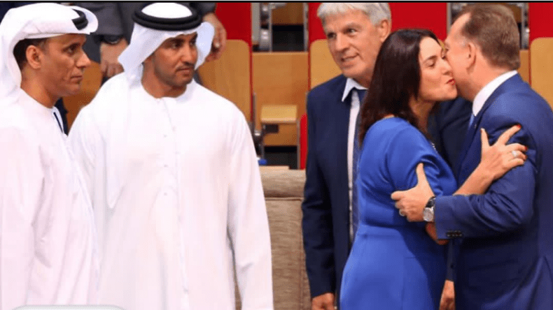 “تقبيل مندوبة الإمارات بالأمم المتحدة لمسؤول إسرائيلي”.. صورة تقلب الشبكات هذه حقيقتها؟