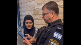 شاهد ردة فعل فلسطينية أثناء اعتقالها بتهمة دعم الإرهاب في الضفة الغربية!