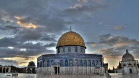 دينان: صَالبٌ ومَصْلوبٌ ضد الإسلام