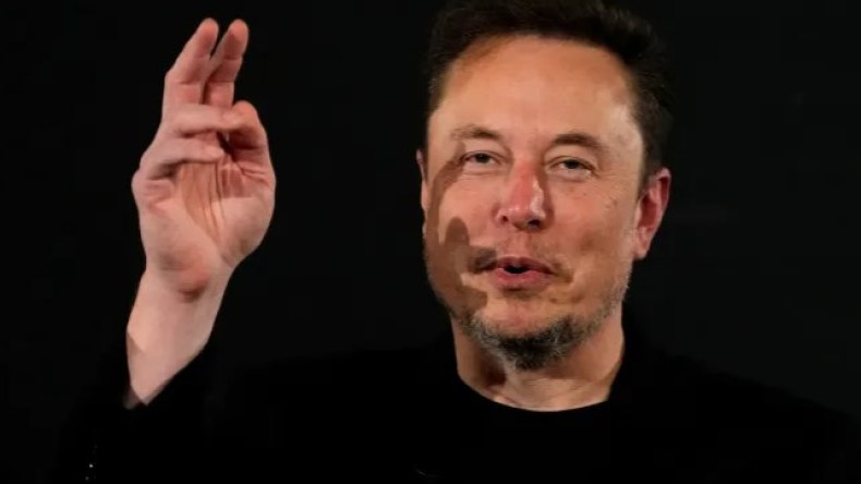 ماسك: أول من خضع لزراعة شريحة دماغية يتحكم في فأرة الكمبيوتر بالتفكير