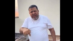 بالفيديو.. مواطن مصري يريد تقبيل حذاء السيسي يثير ضجة واسعة!
