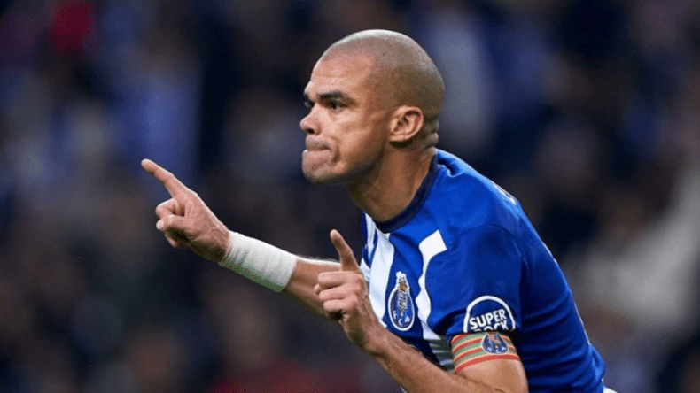 بيبي يحطم رقم الإيطالي توتي في دوري أبطال أوروبا