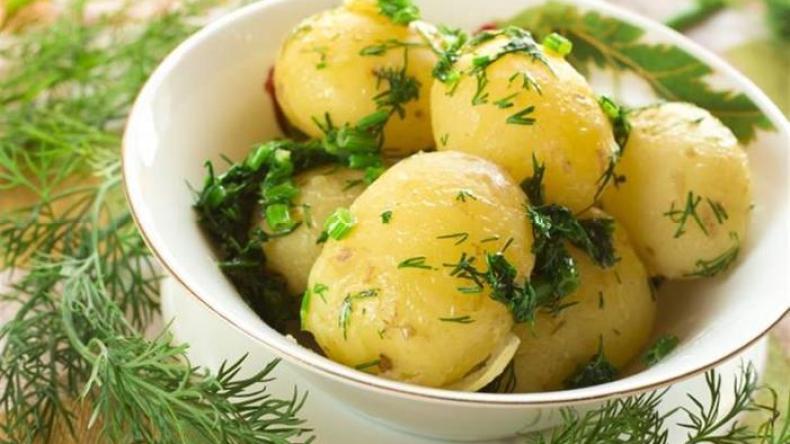 10 أطعمة تصبح مفيدة أكثر عند تناولها مسلوقة